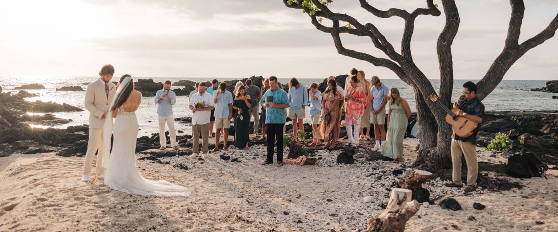 Do Photographers in Kailua-Kona, Hawaii Offer Destination Wedding Packages?